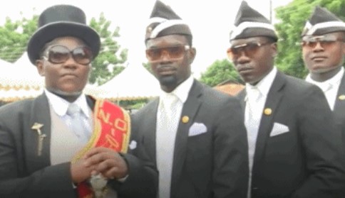 黑人抬棺材专业团队跳舞