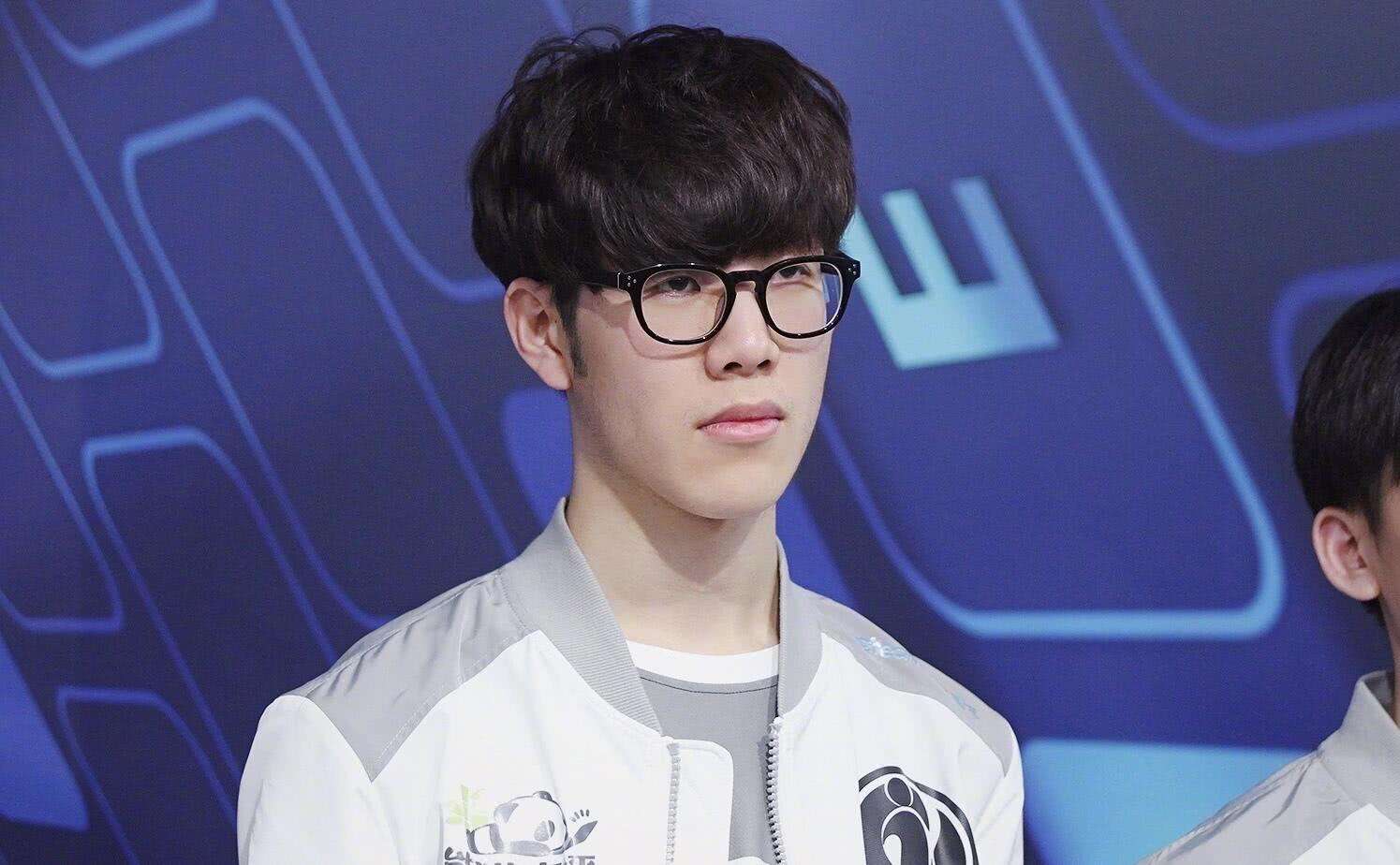 IG完美晋级八强