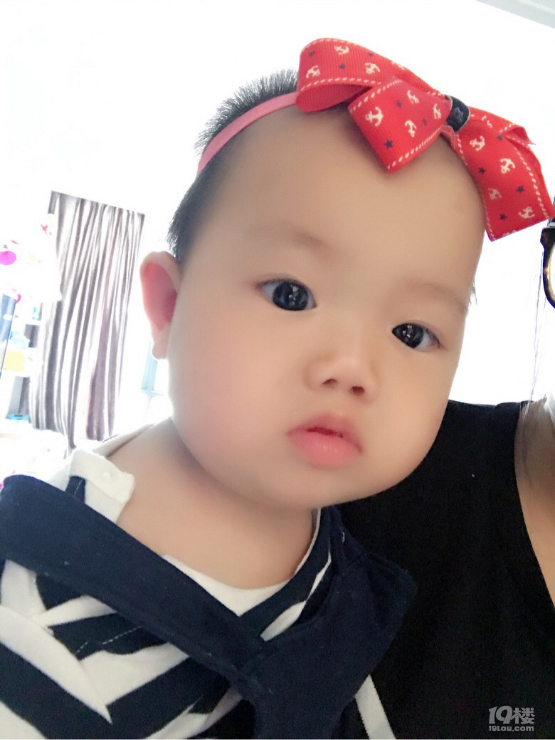 萌萌哒小宝也是妈妈的小模特